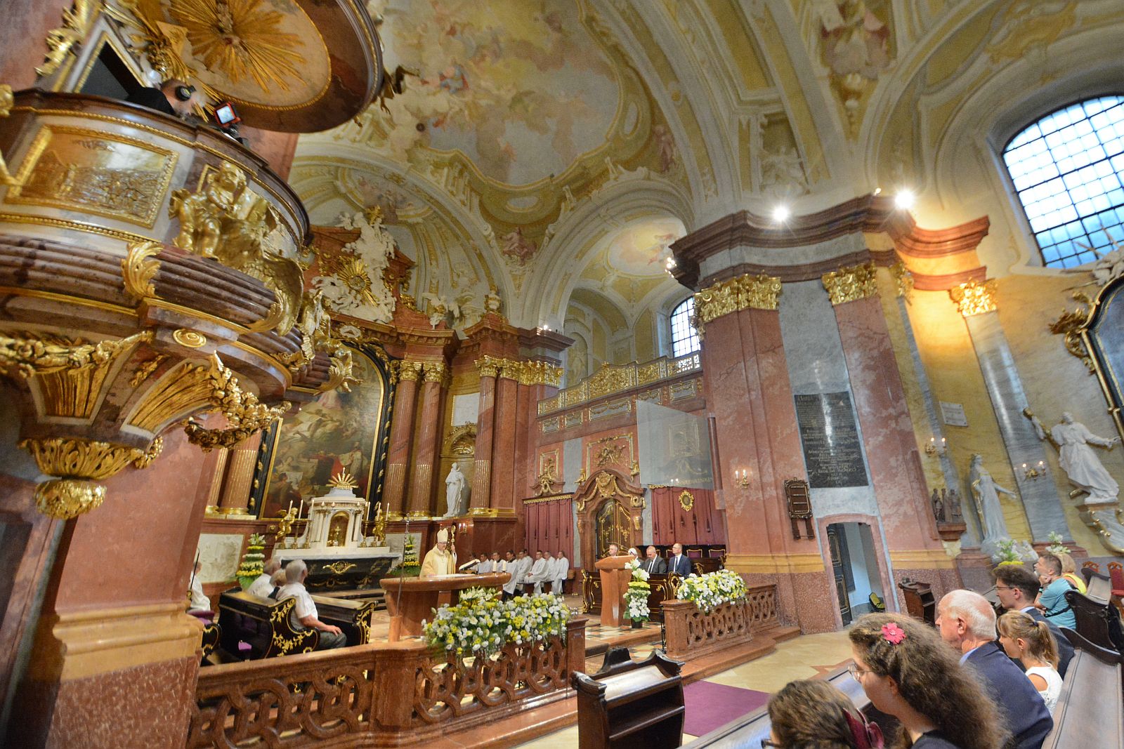 Egyetlen út van - Nagyboldogasszony-napját ünnepelték a megújult Székesegyházban